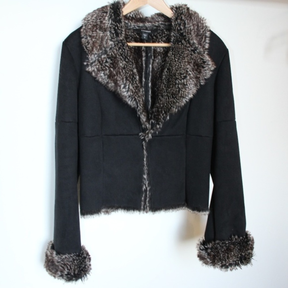 FLATTERING Fitted Faux Fur Black Jacket SO CUTE!